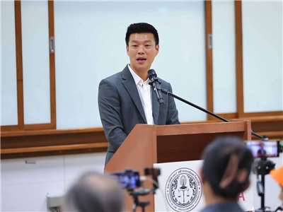 泰國人民黨主席納塔彭3日提出5項政策建議，呼籲總理兼內政部長阿努廷在與緬甸領導人敏昂萊會談時，將跨境河川污染列為重要議題，要求雙方建立共同監測、礦區管制及國際合作機制。(FB@Natthaphong Ruengpanyawut)
