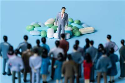 精神病患強制住院長期面臨人身自由、社會安全與醫療需求的兩難，能否回到以社區為本的處遇模式，協助病患理解用藥益處、重建生活重心，是政府與整個社會的課題。(示意圖/Unsplash)