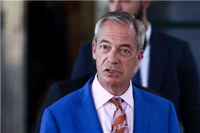 法拉吉(Nigel Farage)自2024年7月以來擔任克拉克頓(Clacton)的國會議員，但傳統政黨杯葛這次補選，譴責法拉吉的辭職與參選是為了作秀。