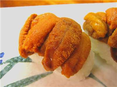 知名壽司連鎖店爭鮮自加拿大進口的「冷藏海膽卵」在邊境查驗時驗出重金屬鎘超標，已全數被攔下。圖為海膽卵。示意圖(維基百科/CC BY-SA 3.0)