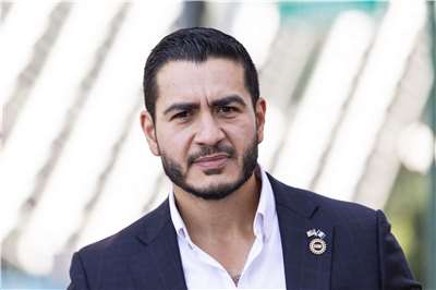 美國民主黨進步派候選人塞德(Abdul El-Sayed)8月5日在黨內聯邦參議員提名初選中勝出。資料照片。