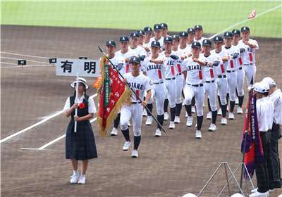 代表熊本縣參加第108屆全國高等學校棒球錦標賽(夏季甲子園)的有明高校。圖為開幕式時，有明高校進場。(AFP)
