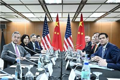美國國務卿盧比歐7月在馬尼拉舉行的東協外長會議期間與中國外長王毅進行場邊會談。(檔案照)