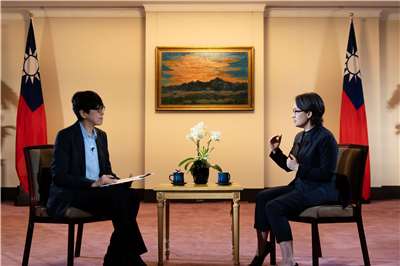 副總統蕭美琴在接受中央廣播電臺專訪時強調，現今無人機已是「以小搏大」的關鍵不對稱戰力，面對中共的持續威脅，台灣更應嚴肅、積極地推動無人機發展。(楊仁翔 攝)