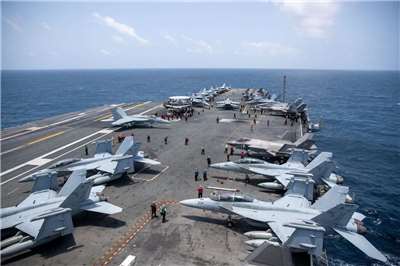 美軍中央司令部20日在社群媒體平台X發文表示，「華盛頓號」航艦打擊群已於19日抵達其戰區。(圖:X@CENTCOM)
