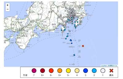 日本東京21日晚間發生規模5.5地震，震央位於八丈島東方外海，震源深度約60公里。(圖：日本氣象廳)
