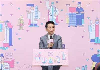 總統府副秘書長何志偉(圖)表示，由於國務機要費被刪，導致月餅棄單是不得已的事。(中央社資料照片)。
