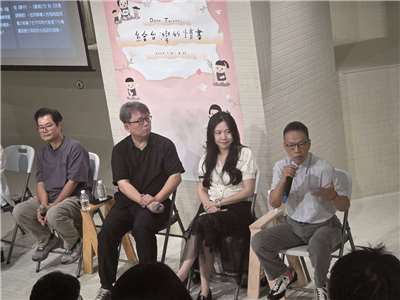 《給台灣的情書 Dear Taiwan,》特展8日舉辦論壇，導演王小棣(右起)、朱詩倩、楊力州、陳世杰從過去政治如何介入電影，談到台灣新電影、去年Taiwan Action系列影片，再到近期公視預算爭議。(江昭倫 攝)