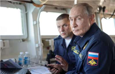 俄羅斯總統普丁(Vladimir Putin)視察太平洋艦隊軍事演習。