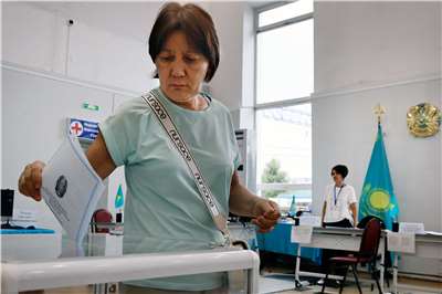 哈薩克國會大選23日舉行投票。