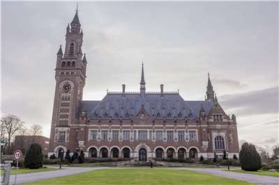 泰國內閣通過與常設仲裁法院（PCA）簽署東道國協議草案。常設仲裁法院位於荷蘭海牙的和平宮（Peace Palace）內，如圖。資料照片。