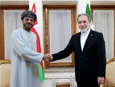 伊朗外交部長阿拉奇(Abbas Araghchi)和阿曼外交部長阿布塞迪(Badr al-Busaidi)25日德黑蘭會晤。