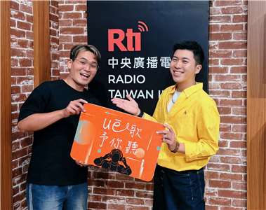 CJ MiT(左)與內克(右)之合照