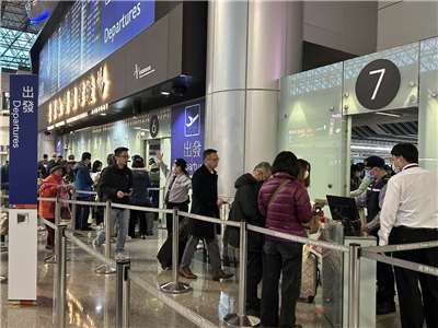 根據最新統計，去年來台旅客總計857萬4,547人次，較前年成長9.12%。圖為桃園機場出境人潮。資料照。(圖：桃機公司)