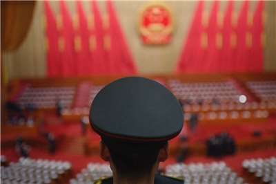 中國研擬多時的「反跨境腐敗法」今天(25日)首度提交全國人大常委會會議審議。這項法令將加強對涉貪資金流往海外的追查、取證及追贓。圖為中國全國人大會議。(AFP)