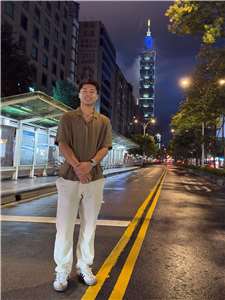 陳翝櫟在社群媒體上，曾貼出台北101為背景的街頭照。 (圖:IG/garretbtw)