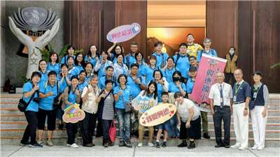 台北市文山區興德國小老師們參訪慈濟防災展，期盼將相關知識帶回校園，轉化為孩子們的防災應變力。(興德國小提供)