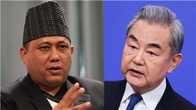 針對尼泊爾與西藏邊境遭暴洪重創，尼泊爾外交部長坎乃爾(Shisir Khanal)(左)與中國外交部長王毅(右)29日進行通話。合成圖。