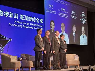 2026「AI醫療新局 臺灣鏈結全球」論壇11日在台北登場，其中一場由工研院院士陳適安主持，邀請臺北醫學大學校長吳麥斯、林口長庚紀念醫院院長陳建宗，以及雲象科技創辦人暨執行長葉肇元分享經驗。(楊文君攝)