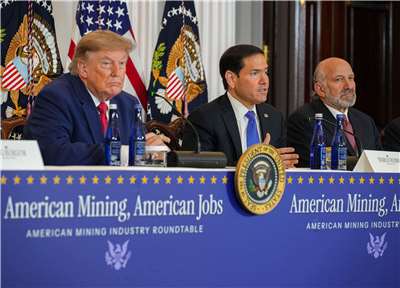 美國總統川普(Donald Trump)7日出席國務院支持礦產業的圓桌會議。 (圖:美國國務院)