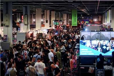 全球3大電玩展之一「科隆電玩展」(Gamescom)於30日落幕，德通社(DPA)報導，負責海外情報工作的德國聯邦情報局(BND)今年在展場設立100平方公尺展位，招募年輕人才。圖為科隆電玩展的人潮。
