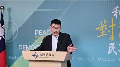 陸委會發言人梁文傑27日主持陸委會例行記者會。(陳國維 攝)