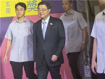 116年度中央政府總預算歲出規模突破新台幣3.6兆元，且「零舉債」。行政院長卓榮泰(中)5日表示，這是全民與百工百業共同創造經濟成果所累積的財政實力，政府將把經濟成長果實回饋全民，擴大建設。(江昭倫 攝)