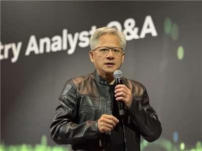 輝達（NVIDIA）執行長黃仁勳21日突然現身台北街頭，被民眾鏡頭捕捉到。資料照片。