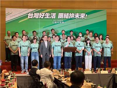民進黨今天(12日)移師高雄召開中常會，兼任黨主席的賴清德總統在會中提到中共北戴河會議，示警2026中國介選。(劉玉秋攝)