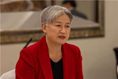 以色列不查澳洲援助人員遇害案，澳洲外交部長黃英賢(Penny Wong)表示，她感到「憤怒」。(圖:X@SenatorWong)
