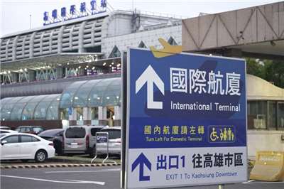 高雄機場因雷雨影響，22日上午8時34分起，暫停地面作業，部分航班可能因此延誤。 資料照片 (中央社)