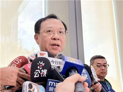 衛福部長石崇良1日受訪回應，目前食藥署針對苦茶油檢測出苯駢芘超標，高度懷疑是進口原料苦茶籽的原因。(鄭佑漢 攝)