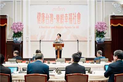 賴清德總統指出，衛福部應持續完善制度設計與數位服務，讓健康幣更符合國人使用需求，並且縮減數位落差。(圖:總統府提供)