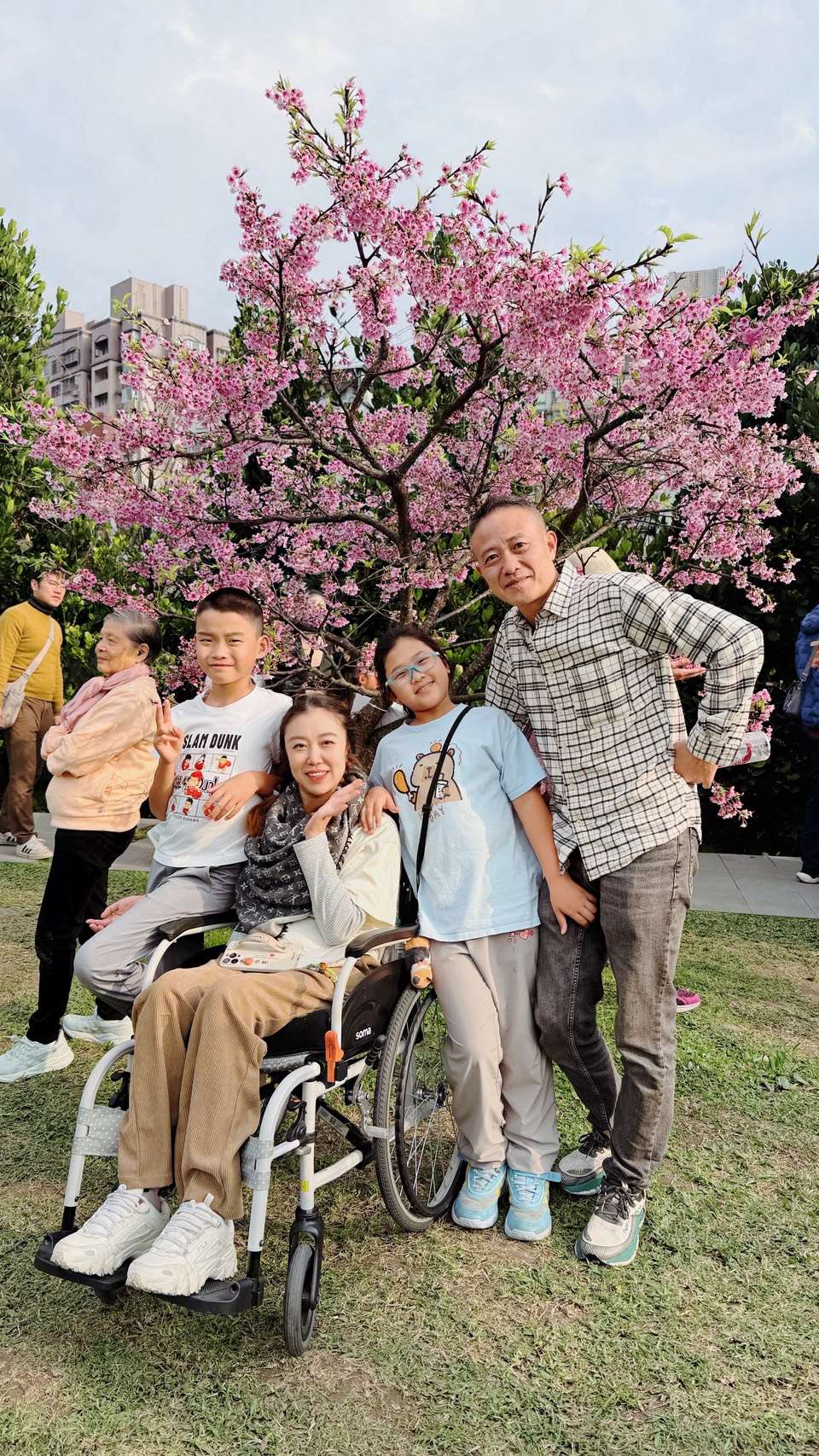 一家四口定居台灣出遊照