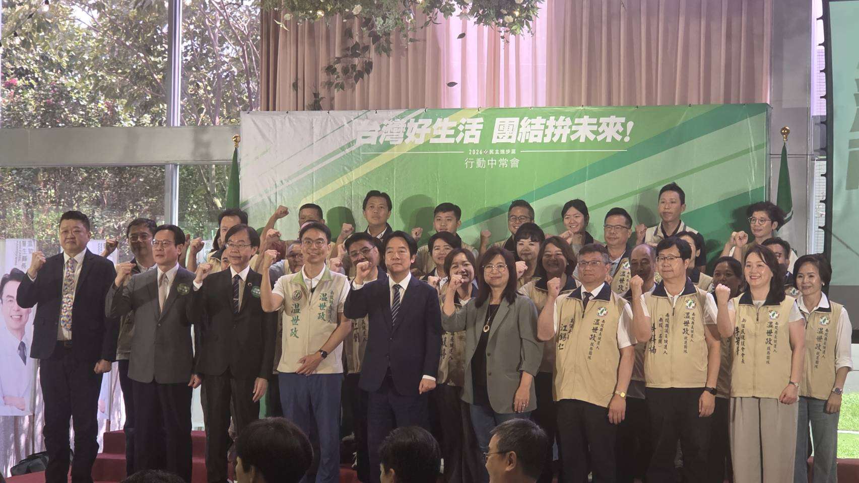 民進黨行動中常會移師南投縣舉行，宣示翻轉艱困選區南投的決心。（劉玉秋 攝）