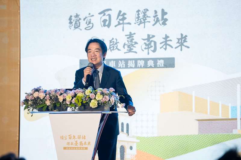 台南鐵路地下化工程歷經近10年抗爭，如今邁向新的里程碑；賴清德總統10日晚間揭牌台南車站新站。(圖:總統府提供)