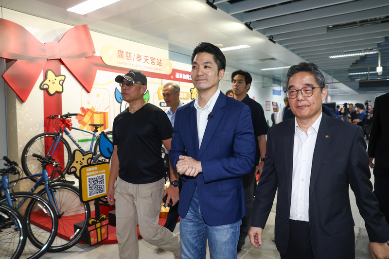 LG
北捷廣慈／奉天宮站通車（1）
台北捷運信義線東延段廣慈／奉天宮站30日舉行通車
典禮，台北市長蔣萬安（前中）出席。
中央社記者王騰毅攝  115年8月30日