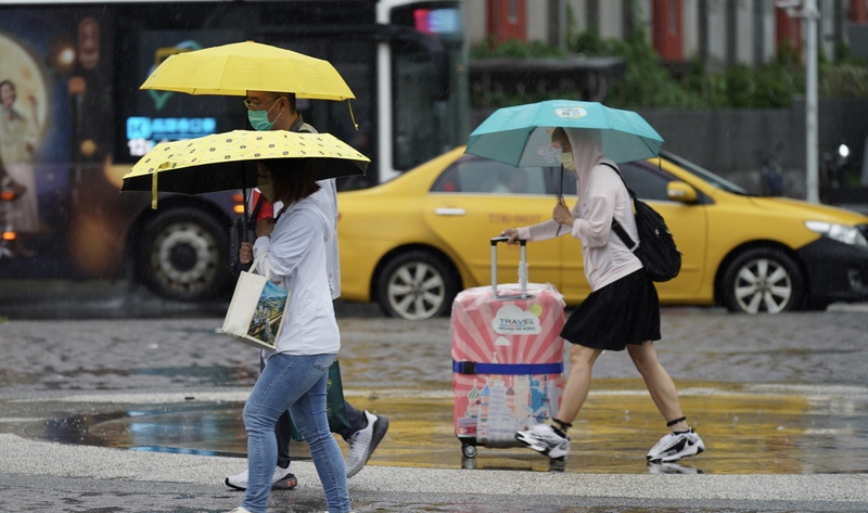 天氣不穩定，南部有發生局部大雨的機率。資料照片。