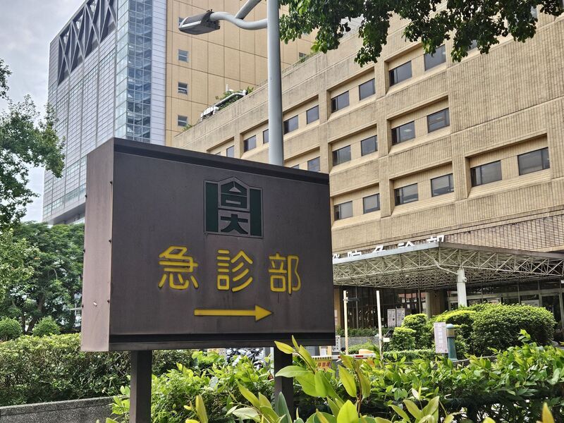 為緩和台大醫院急診壅塞問題，衛福部擬在台大醫院周邊的華山市場設假日輕急症中(UCC)。圖為台大醫院急診。資料照片