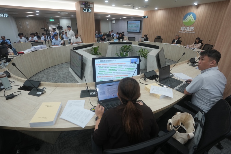 環境部7日舉行「興達電廠第二期更新改建計畫」專案小組初審會議。