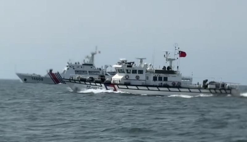 中國海警船8日兩度侵入金門限制水域，上午遭金門海巡驅離後，下午再次侵擾並轉換為東西分進模式，企圖測試我方應對能力。