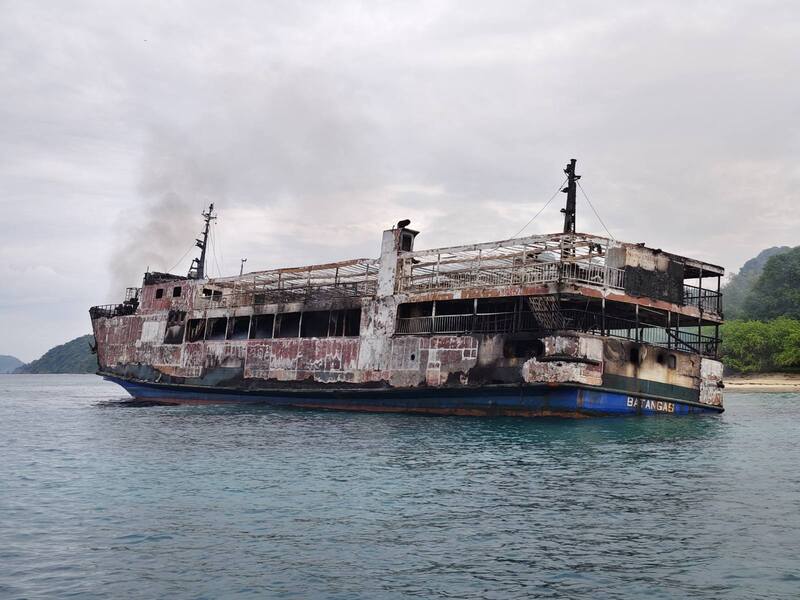 菲律賓渡輪「六月紫菀號」（MV June Aster）8日晚間從馬尼拉出發，在巴拉旺省柯倫海域失火。截至10日下午，確認有5人死亡、43人獲救，另可能有86人失聯。
