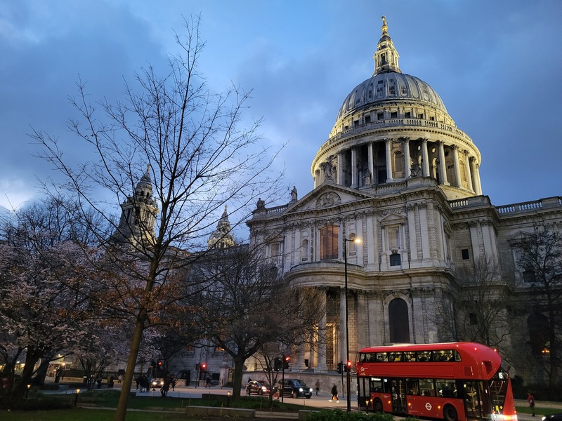 英格蘭各都會區及市鎮擬自2028年起，對過夜旅客徵稅，稅率預計不超過住宿費用的5%。圖為倫敦地標之一聖保羅大教堂。