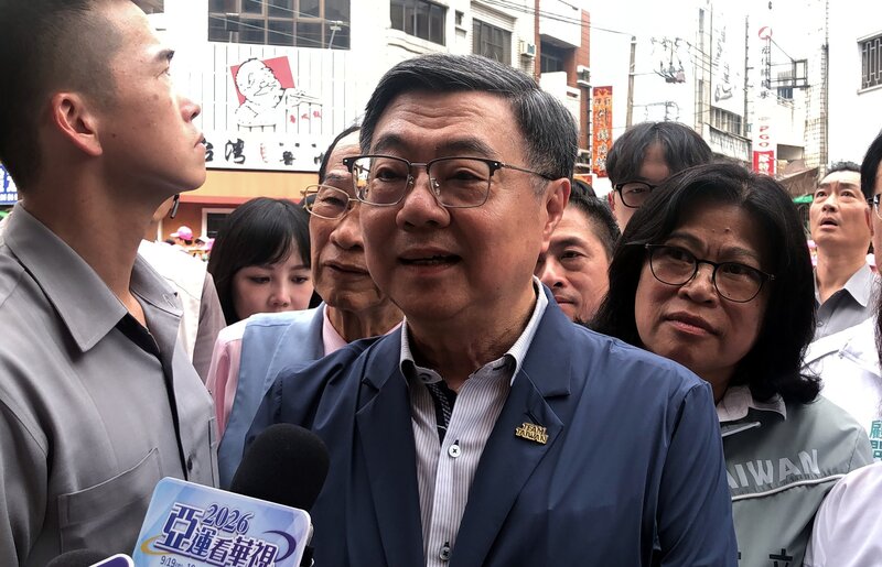 行政院長卓榮泰（前中）11日表示，討論副署與否只有1個標準及原則，就是不能違憲、違法，不能破壞權力分立及財政紀律。資料照片。