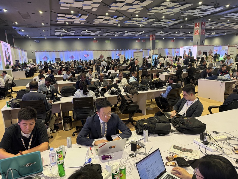 金磚國家峰會12日在印度新德里登場，大批國際記者進駐大會設置的媒體中心，關注可能於晚間進行的「莫習會」。