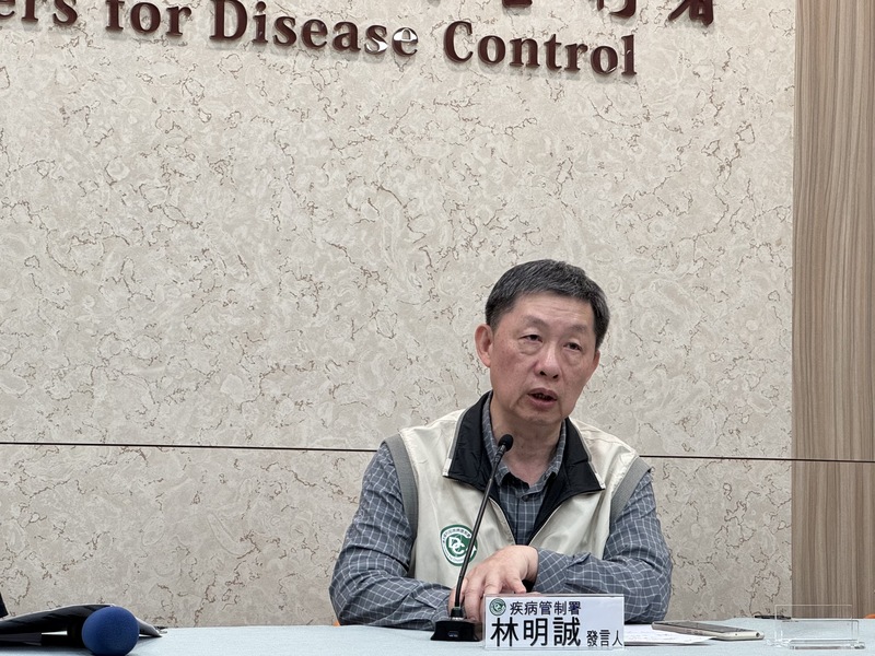 衛生福利部疾病管制署15日公布，上週流感門急診就診突破13萬人次，新增21例死亡、創5年新高，預估這波流感疫情會在中秋節前後達到最高峰。圖為疾管署發言人林明誠。