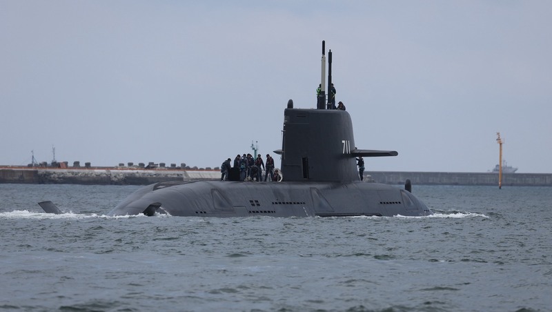 潛艦國造原型艦海鯤號21日上午再度出海測試，軍事專家紀東昀表示，所有測試工作已在收尾。