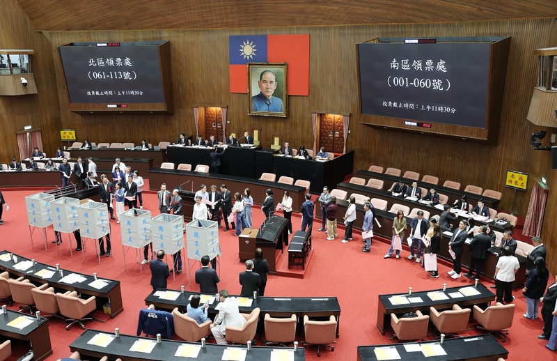 立法院會29日進行監察院人事同意權案記名投票表決，從上午10時開始投票，投票時間為1小時30分。