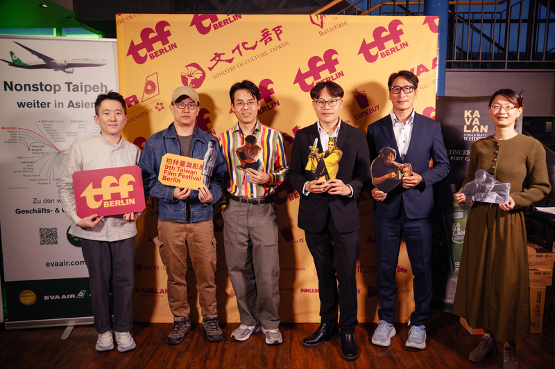 第9屆柏林台灣影展於9月24日登場，今年以「民間故事：我們為了生存而發明的故事」為題，並邀馬來西亞出生、長年在台創作的導演廖克發擔任焦點影人。圖中左起為柏林台灣影展總監吳浩平、導演廖克發及策展人邱昇達。
（柏林台灣影展提供）