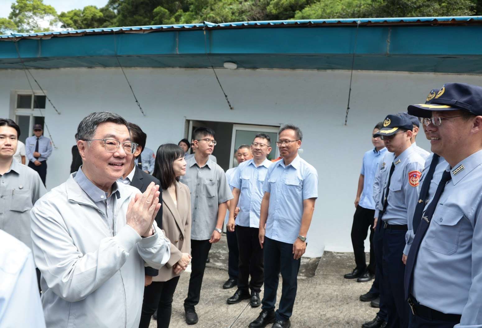 行政院長卓榮泰18日前往馬祖視察海巡署第11巡防區指揮部廳舍。(圖：行政院提供)